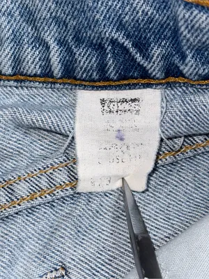 Vintage 90s Levi’s 560 Loose Fit Orange Tab Relaxed Denim Shorts Sz 28 Jorts thumbnail 5