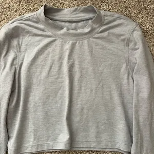 Vuori Lux Gray Long Sleeve Crop Top Womens L thumbnail 3