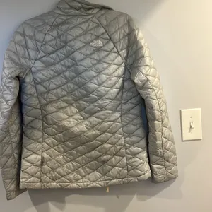 the north face gray puffer jacket lightweight size small thumbnail 2