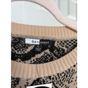 Day & Night Snakeskin Crewneck Sweater Womens Size L Tan Black Animal Print thumbnail 3