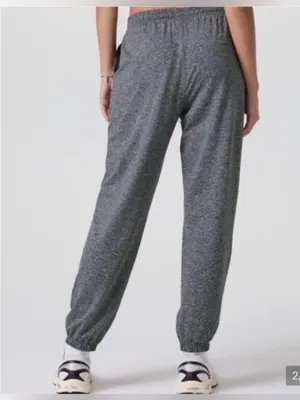 Vuori Boyfriend Sweatpants Joggers Small Gray Athleisure Lounge Minimal Travel thumbnail 3