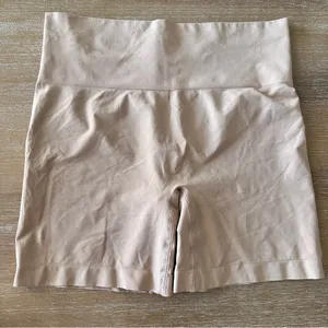 SKIMS Soft Smoothing Shorts thumbnail 3