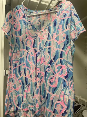 Lilly Pulitzer tee thumbnail 1