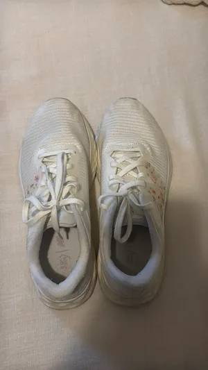 New Balance Shoes Women’s thumbnail 3