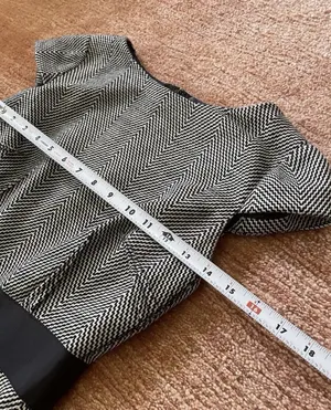 Per Se Wool Blend Chevron Sheath Dress Size 0 Black White Career thumbnail 3