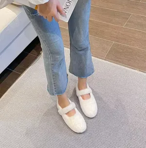 Women’s Faux Fur Mary Jane Slippers – White – Size 6 – Never Worn thumbnail 9