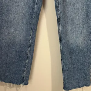 Abercrombie & Fitch Jeans Women's 12/31 90s Straight Ultra High Rise‎ Raw Hem thumbnail 4