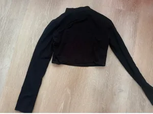 Pretty Little Thing Black Mock Neck Long Sleeve Crop Top — US 6 thumbnail 4