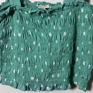 American Eagle Women Green Floral Smocked Crop Top‎ size XS thumbnail 3