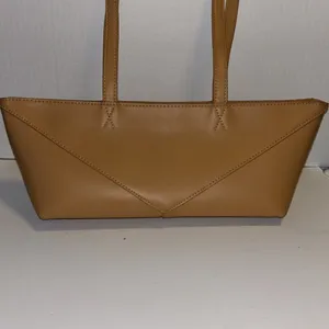 Source Unknown Elegant Tan Vegan Leather Tote Bag Cool Shape Very Chic❤️ thumbnail 2