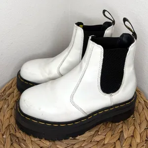 Dr. Martens Boots White Leather Chelsea Boot Quad 2976 Platform Retro Punk 90s thumbnail 2