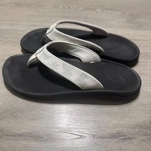 OluKai Ohana Womens White Black Pineapple Print Flip Flop Sandals Size 8 thumbnail 3