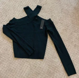NWT- Lulus Green Ribbed Cold Shoulder Cropped Sweater Top M thumbnail 3
