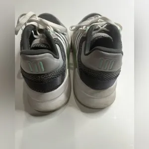 Women’s adidas low top cloud foam running shoes size 7.5 thumbnail 7