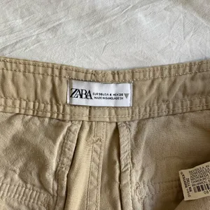 Zara women’s Beige Cream Cargo Pants size 4 thumbnail 2