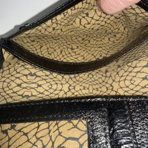 Vintage HOBO INTERNATIONAL Black Patent Leather Folding Wristlet Clutch Wallet thumbnail 10