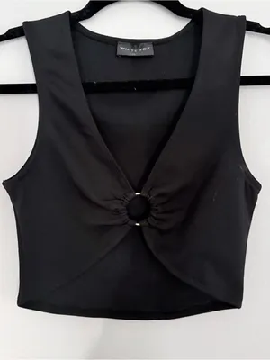White Fox Boutique Black Ring-Detail Sleeveless Crop Top thumbnail 2