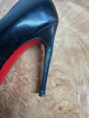 FLAW Christian Louboutin Black Leather Round Toe Pumps Size 40 AS-IS thumbnail 8