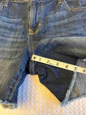 Old Navy The Flirt Size 12 Distressed Frayed Blue Denim Cut Off Jean Shorts thumbnail 10