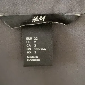 H&M Women Sleeveless Blouse Charcoal Gray Button Down Chiffon Top Size 2 thumbnail 3