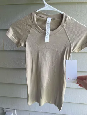 Lululemon Swiftly Tech Short Sleeve thumbnail 1