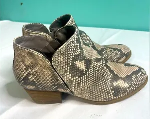 Fergie snakeskin bootie size 8‎ 1/2 Tan thumbnail 1