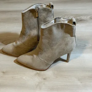 RAYE Ankle Boots Tan 8.5 Women Suede Pointed Toe Stiletto Western Zip thumbnail 10