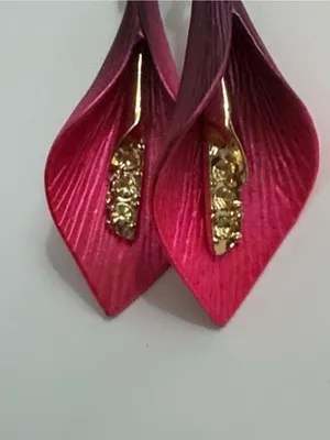 BETSEY JOHNSON CALLA LILY Green and Red Enamel Twist Earrings with Gold Accent thumbnail 4