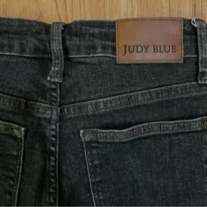 Judy Blue Black Washed Straight Leg Jeans thumbnail 4