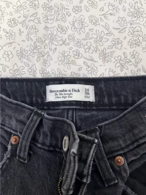 Abercrombie High-Rise Jeans thumbnail 2
