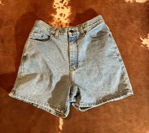 Riders By Lee Vintage women's shorts no size tag Waist - 28 inches Inseam - 6.5 inches Rise - 12 inches Hip - 18 inches thumbnail 1