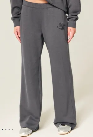 Hollister Sweatpants thumbnail 1