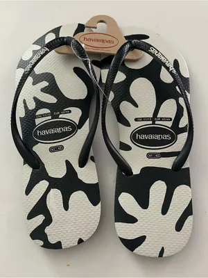 NWT Havaianas Women’s Slim Coral Slip on Black & White Flip Flops thumbnail 1