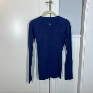 Lululemon sapphire‎ blue swiftly long sleeve size 4 thumbholes athletic thumbnail 2