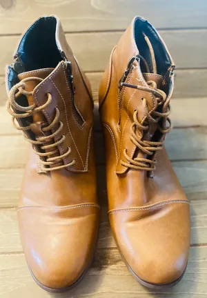 women's ankle boots faux leather zippers on the side. 1/2 in heel size 43/11 thumbnail 1