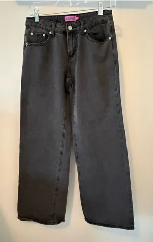 Edikted Black Straight Jeans thumbnail 1