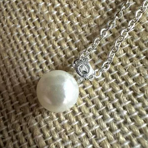 Faux pearl pendant necklace thumbnail 9