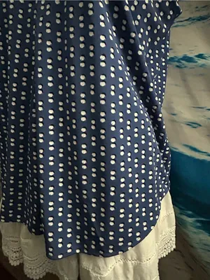 Ann Taylor Women’s Navy Blue Sleeveless V-Neck Dot Print Top LG Petite thumbnail 4