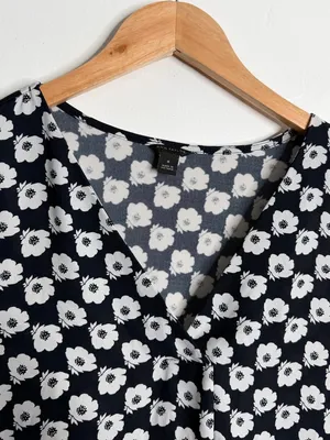 Ann Taylor Black White Floral Blouse V Neck‎ Long Sleeve Classic Workwear Medium thumbnail 8