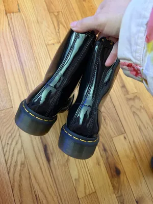 NWOT Dr. Martens 1460 Glossy Black Shiny Leather 8 eye Ankle Boots Sz 9 patent pascal thumbnail 3