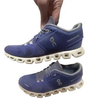 Women’s purple On Clouds shoes size 8 thumbnail 1