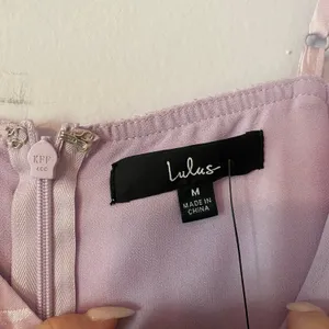 NWT Lulus Lavender Purple Satin Pleated Floral Midi Dress Women's size Medium thumbnail 3