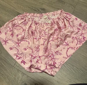 Free People Pink Bow & Vine Print Elastic shorts size small these run larger thumbnail 1