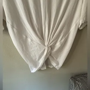 Lululemon Crescent T-Shirt White Size 0 thumbnail 6