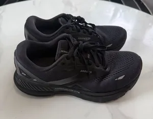 Brooks women’s Black Athletic Running Shoes extra. Wide(2E) thumbnail 1