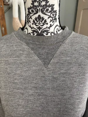 Adidas size medium grey crewneck sweatshirt  thumbnail 4
