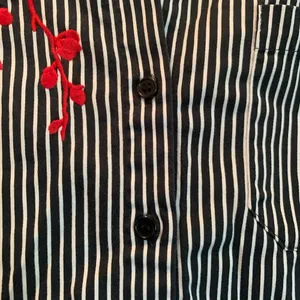7th Avenue New York & Co. B&W blouse with red embroidery. Size Large thumbnail 3