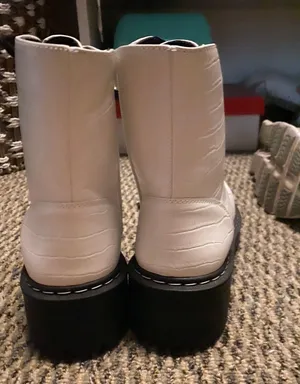 White Leather Boots Size 8 thumbnail 5