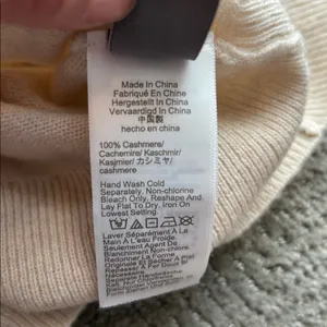 J-Crew Women’s 100% Cashmere classic-fit crewneck sweater Long sleeve Size Small thumbnail 7