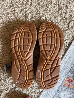 Chacos Sandals Women’s 11 yellow and gray design thumbnail 4